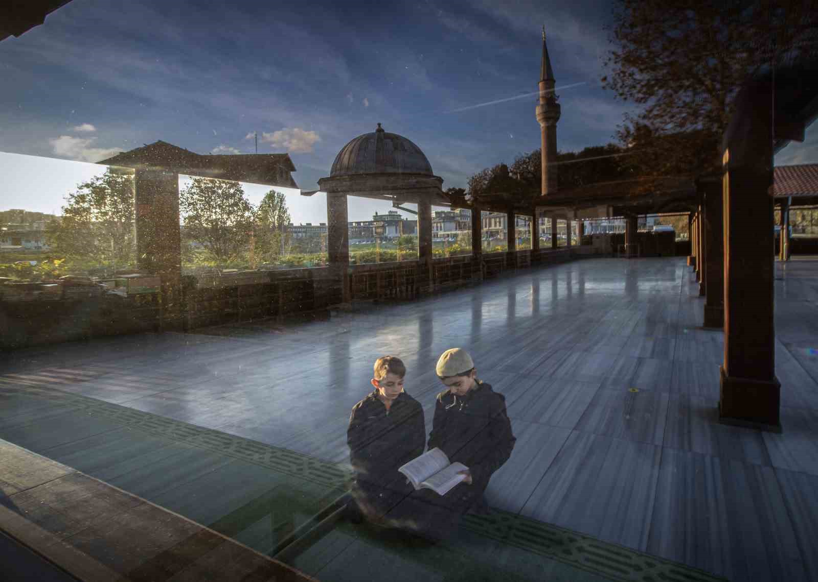 Manisalı sağlıkçı, "Eğitim" temalı fotoğraf yarışmasında Türkiye birincisi oldu