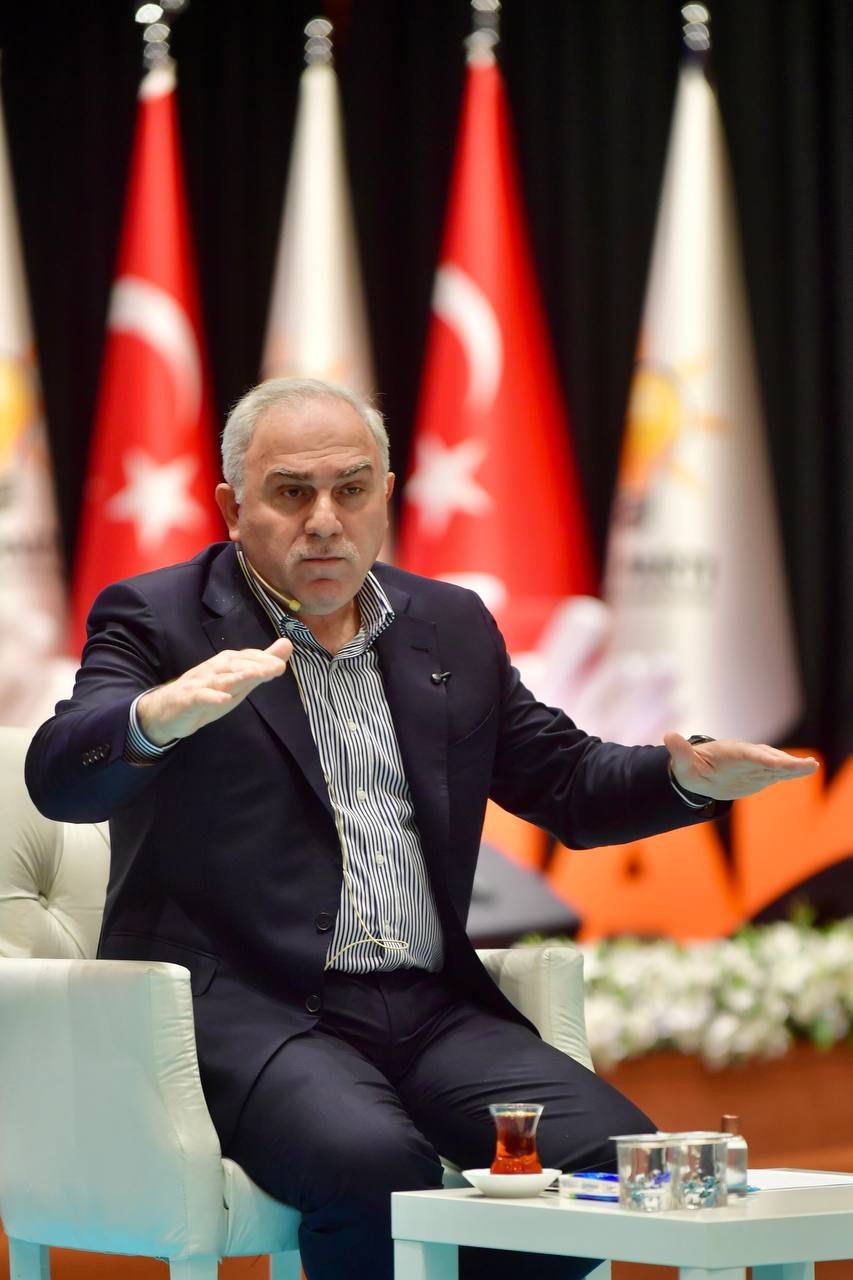 Fatih&rsquo;te gen&ccedil;lerle yerel siyaset buluşması
