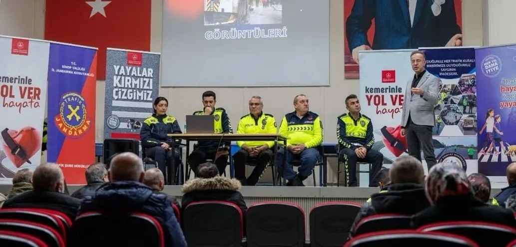Sinop’ta okul servis şoförlerine trafik güvenliği eğitimi