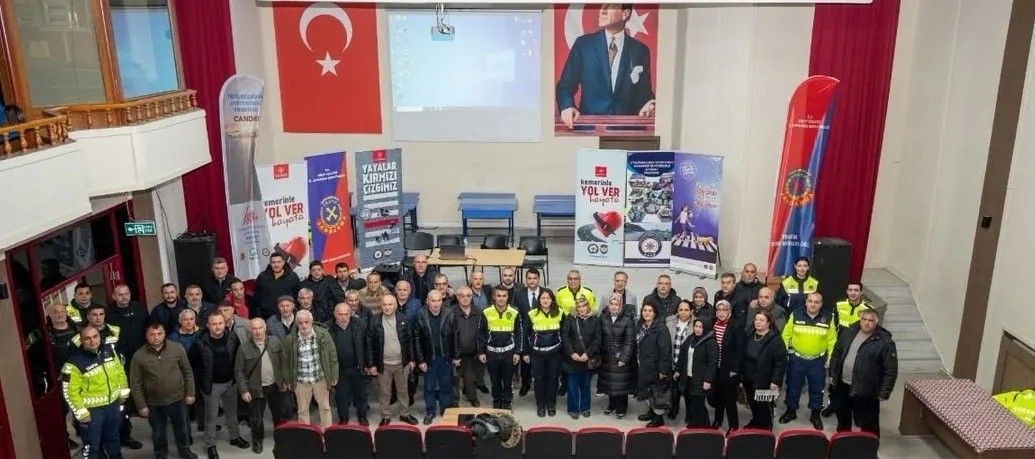 Sinop&rsquo;ta okul servis şof&ouml;rlerine trafik g&uuml;venliği eğitimi
