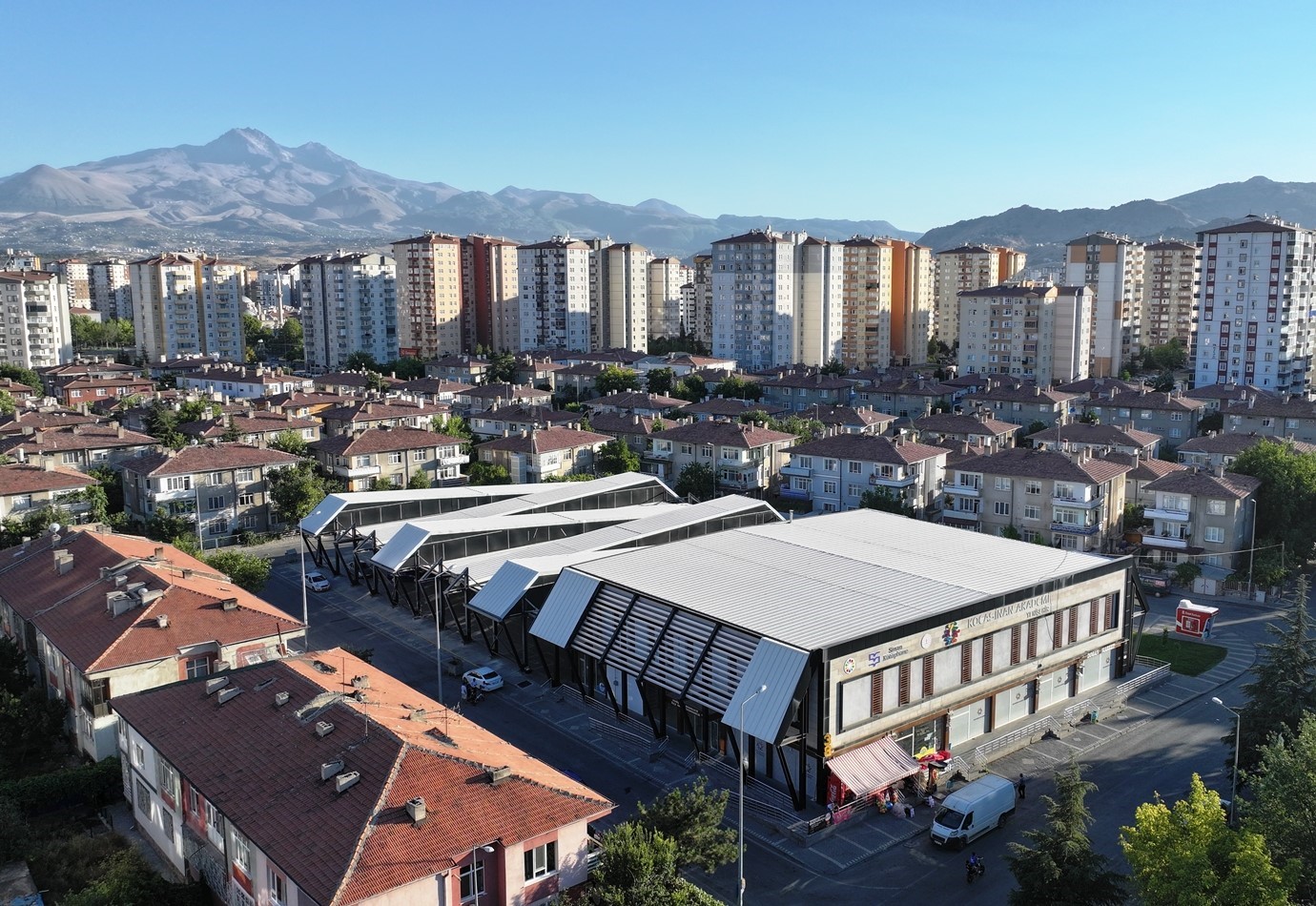 Başkan &Ccedil;olakbayrakdar: "Sinan K&uuml;t&uuml;phaneleri&rsquo;yle okuyan bir nesil yetişmesine katkı sunuyoruz"
