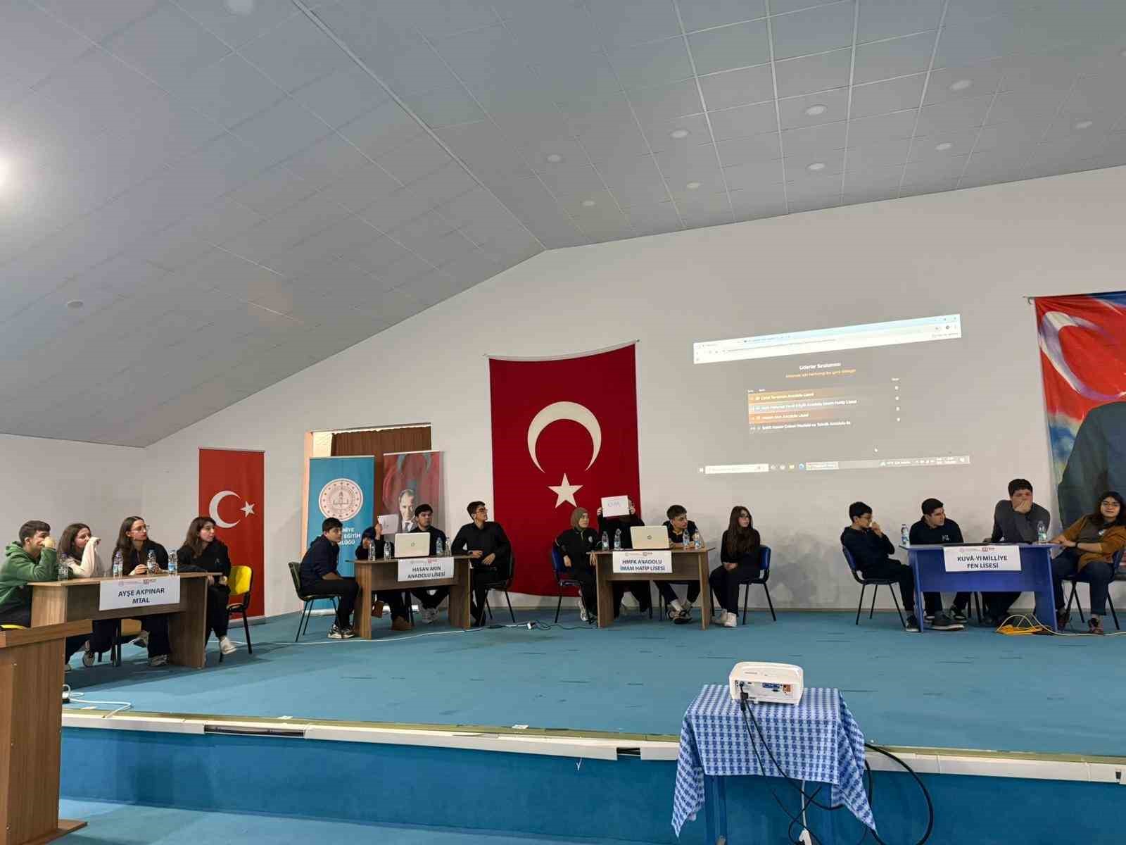 Burhaniye&rsquo;de Korkma Gen&ccedil;liğin Ruhu Burada konulu bilgi yarışması yapıldı
