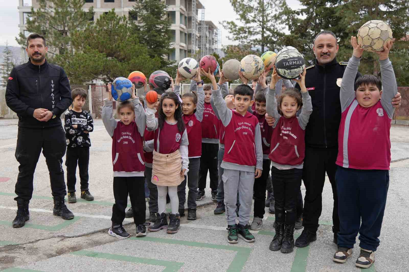 İtfaiyeden çocukları sevindiren müdahale