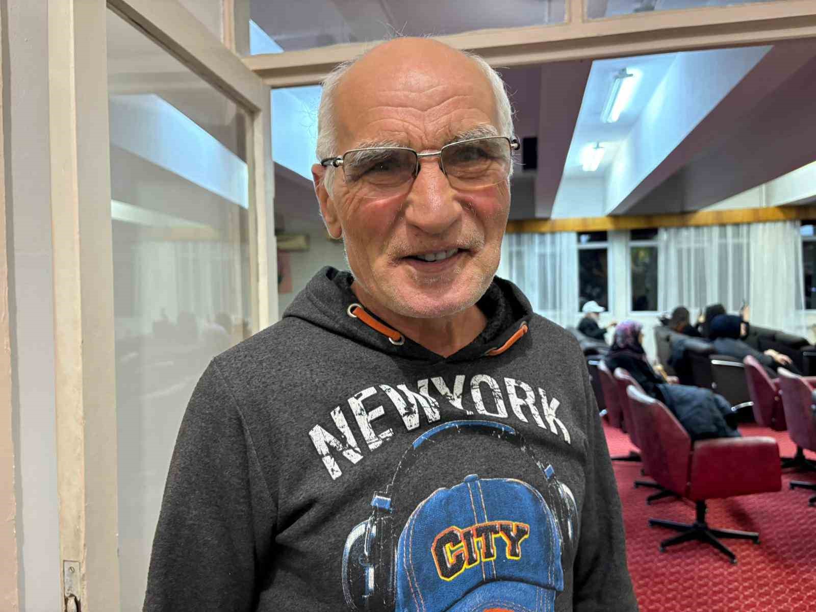 M&uuml;badillerin y&uuml;reğine dokunan konser: Huzurevinde g&ouml;&ccedil;&uuml;n hatırası t&uuml;rk&uuml;lerle canlandı
