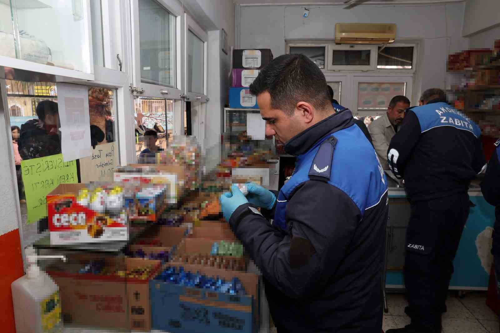 Mersin&rsquo;de sağlıksız &uuml;r&uuml;n satan kantine ceza
