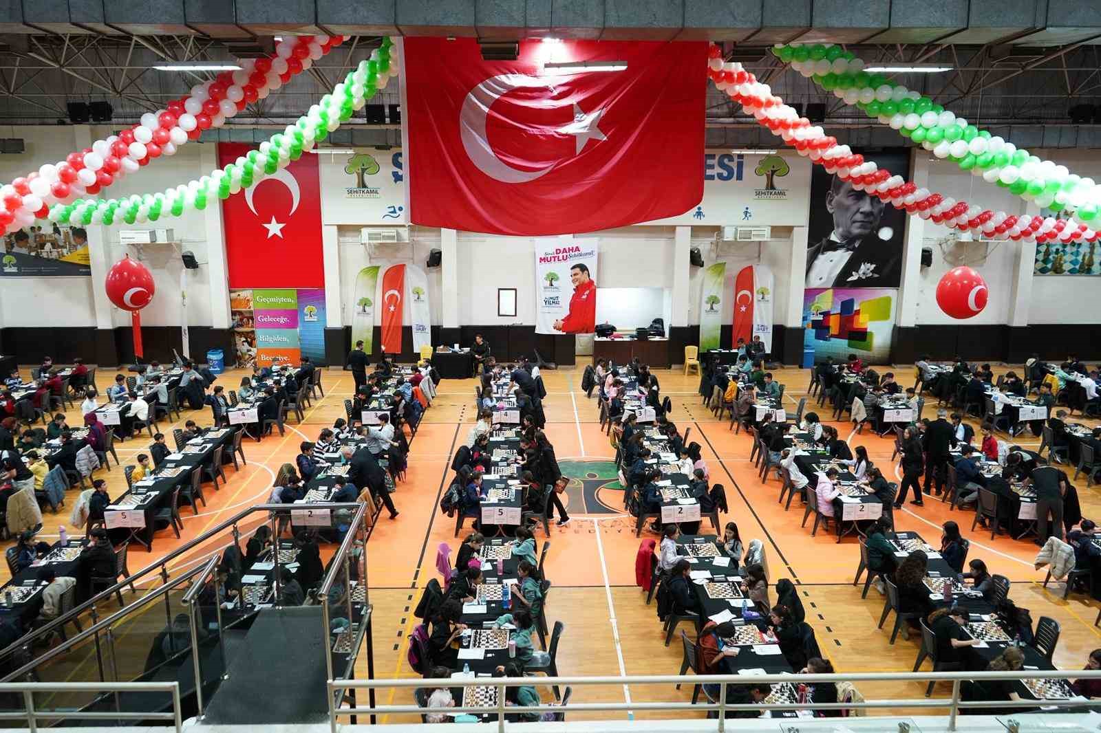 Şehitkamil&rsquo;de satran&ccedil; heyecanı başladı
