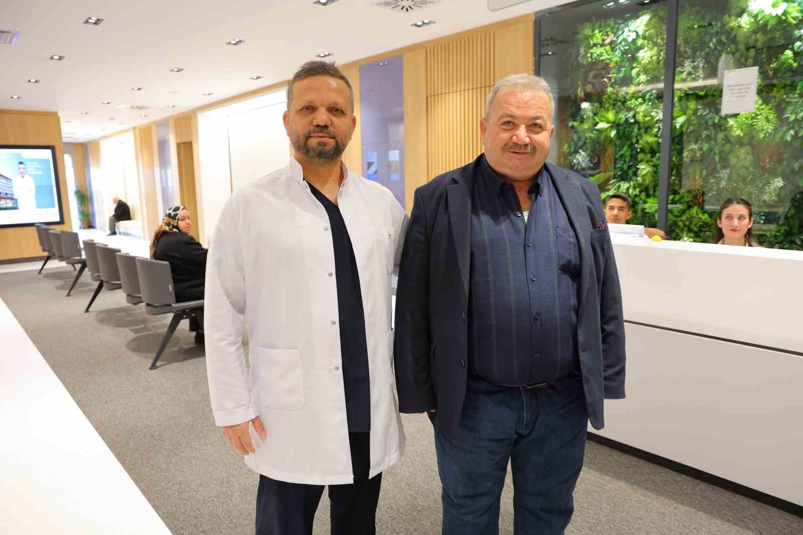 Tekerlekli sandalyeyle getirilen hasta tedavi sonrası y&uuml;r&uuml;yerek &ccedil;ıktı
