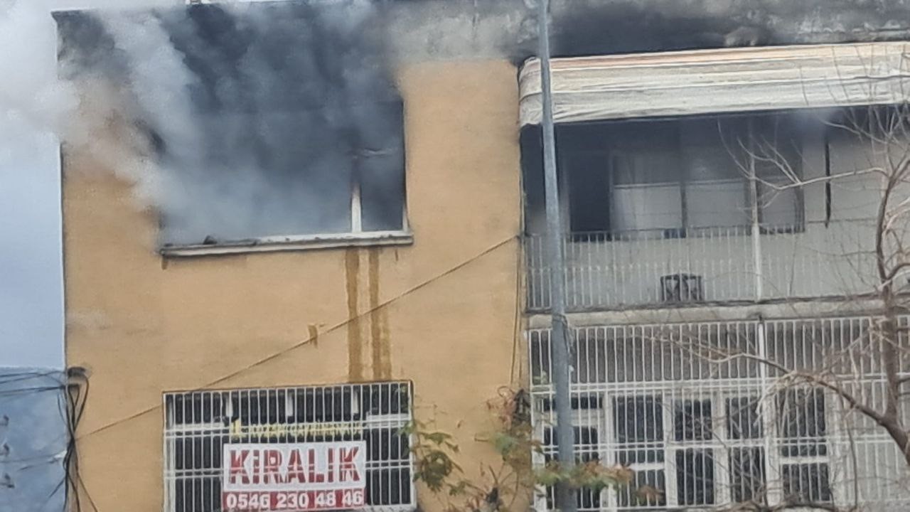 Adana&rsquo;da ev yangını
