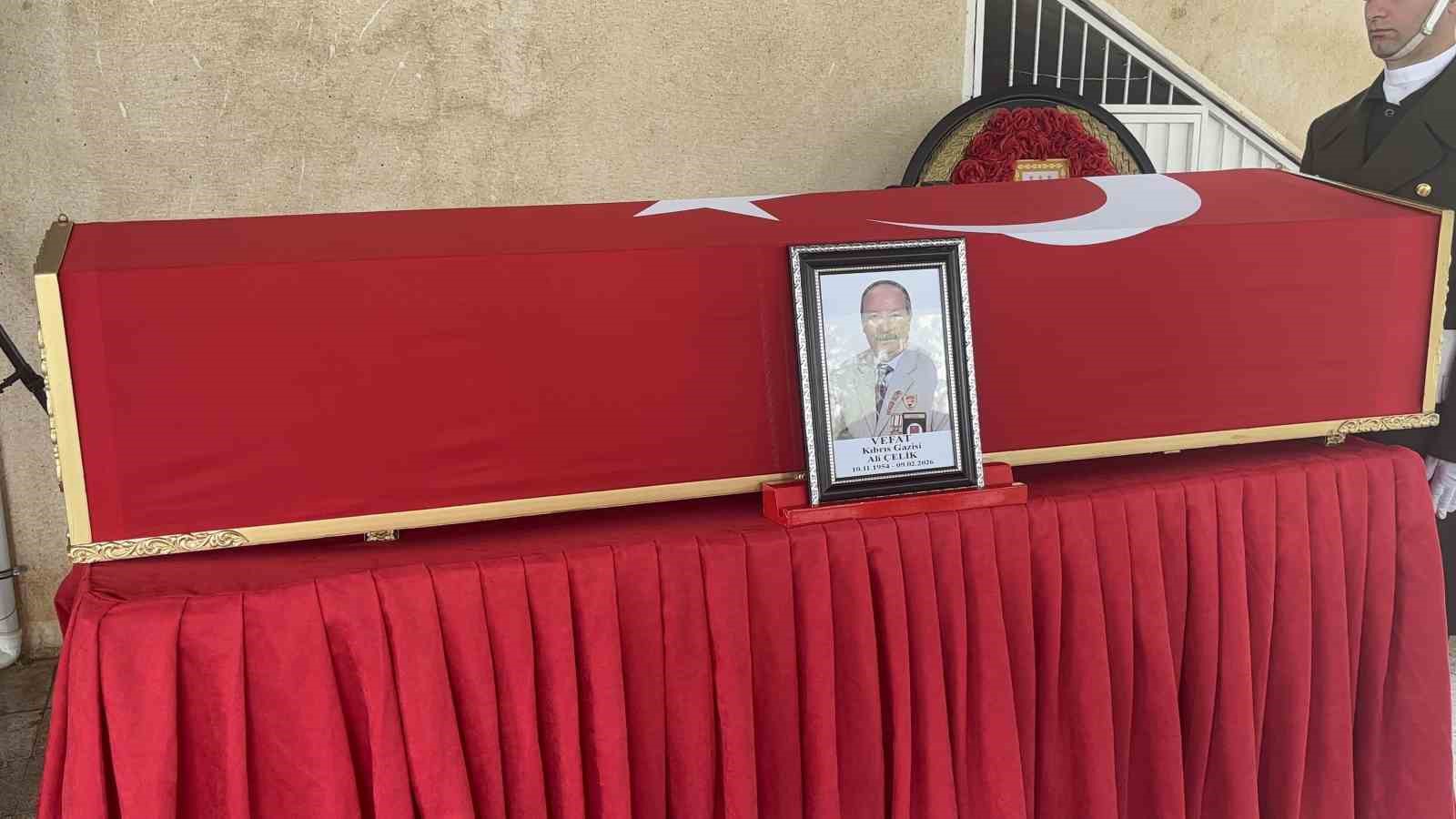 Bakan G&uuml;ler, Kilis&rsquo;te Kıbrıs Gazisi&rsquo;nin cenazesine katıldı
