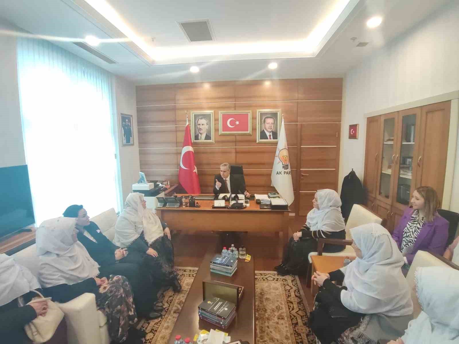 Mihalgazi Belediye Başkanı G&uuml;neş: "Benim oğlumun beni arayıp &lsquo;anne, bunlara &uuml;z&uuml;lme&rsquo; demesi, &uuml;z&uuml;yor"
