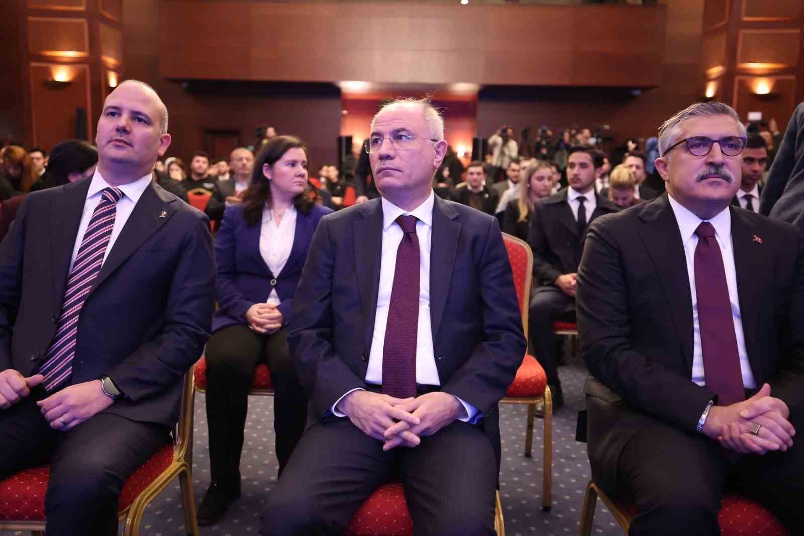 AK Parti Genel Başkanvekili Ala: "Toplumu yönetmek için toplumun verilerini alıyorlar"