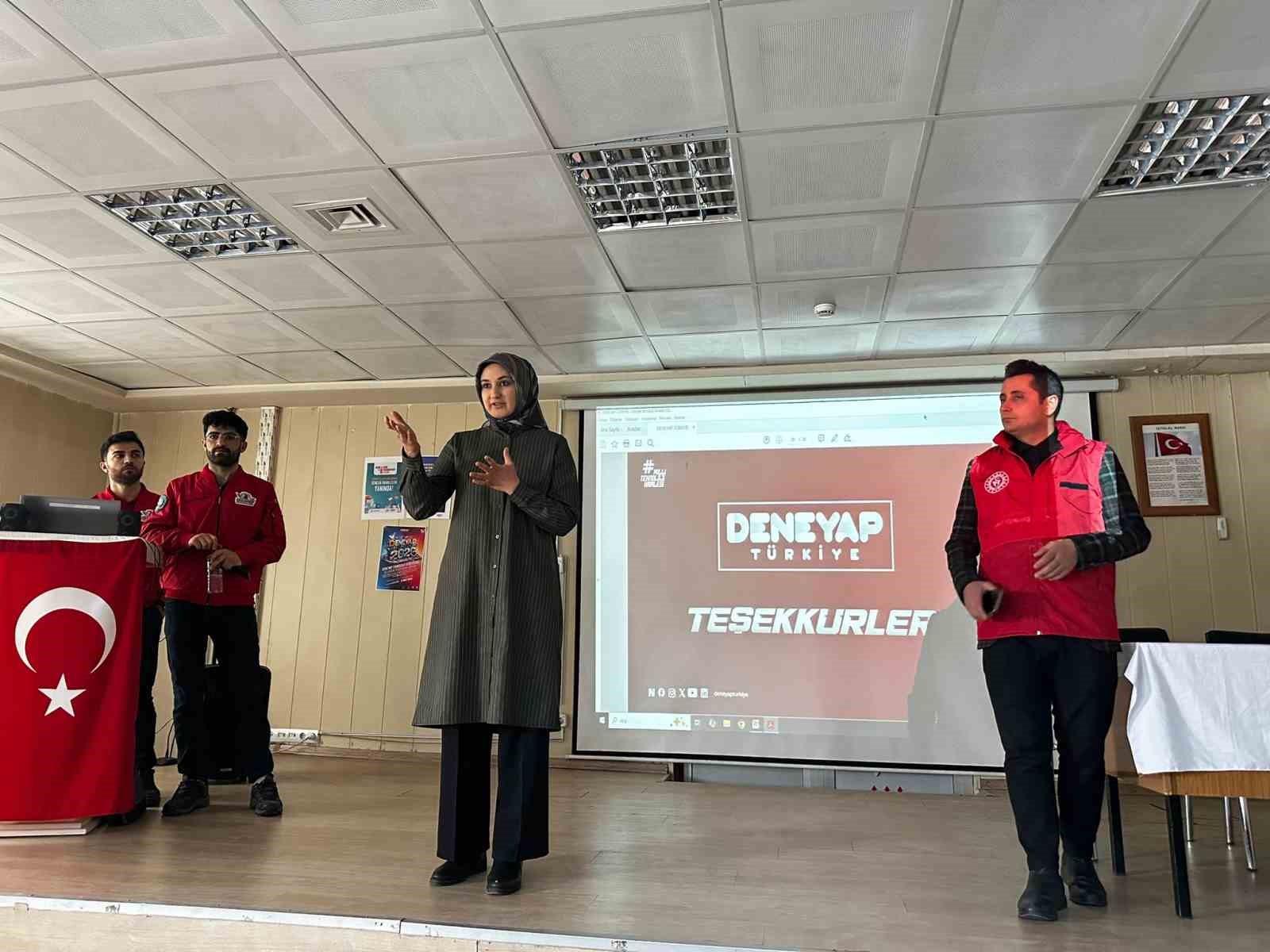 Hakkari&rsquo;de gen&ccedil;ler teknolojiyle buluşuyor
