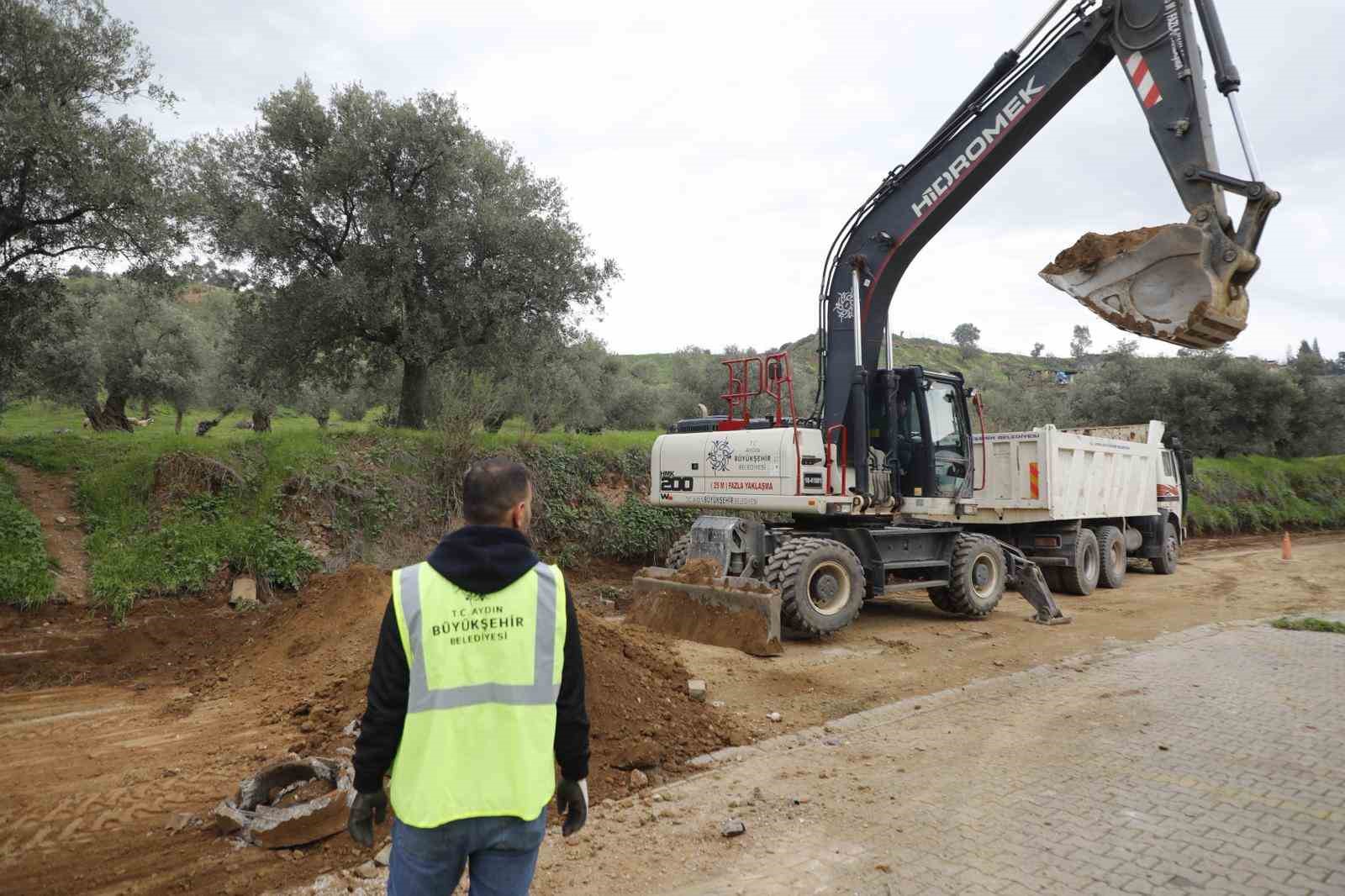Aydın&rsquo;da 400 milyon liralık yol yatırımında ilk kazma vuruldu
