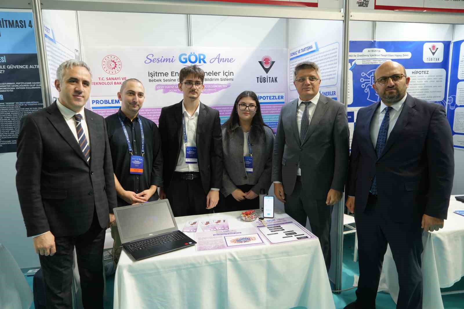 Lise &ouml;ğrencileri işitme engelli anneler i&ccedil;in hayat kolaylaştıran uygulama geliştirdi
