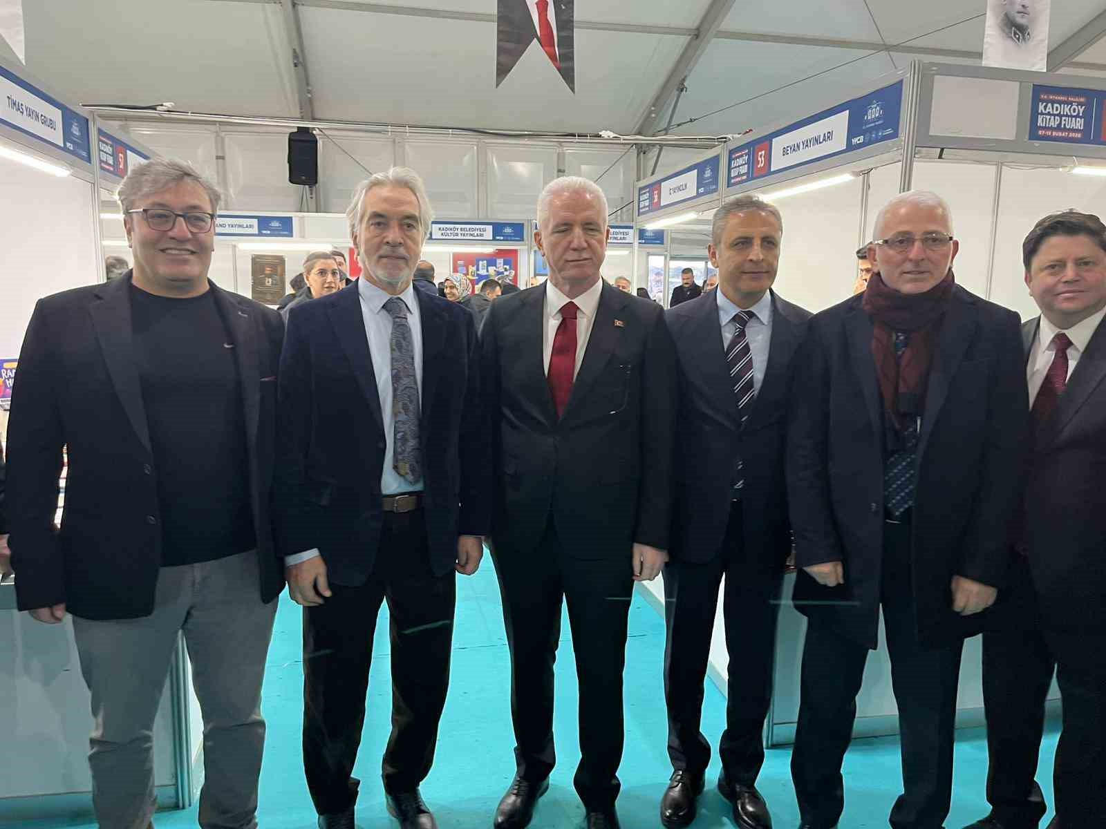 İstanbul Valisi G&uuml;l: "İstanbul Valiliği olarak b&uuml;t&uuml;n il&ccedil;elerimizde kitap fuarı d&uuml;zenleyeceğiz"
