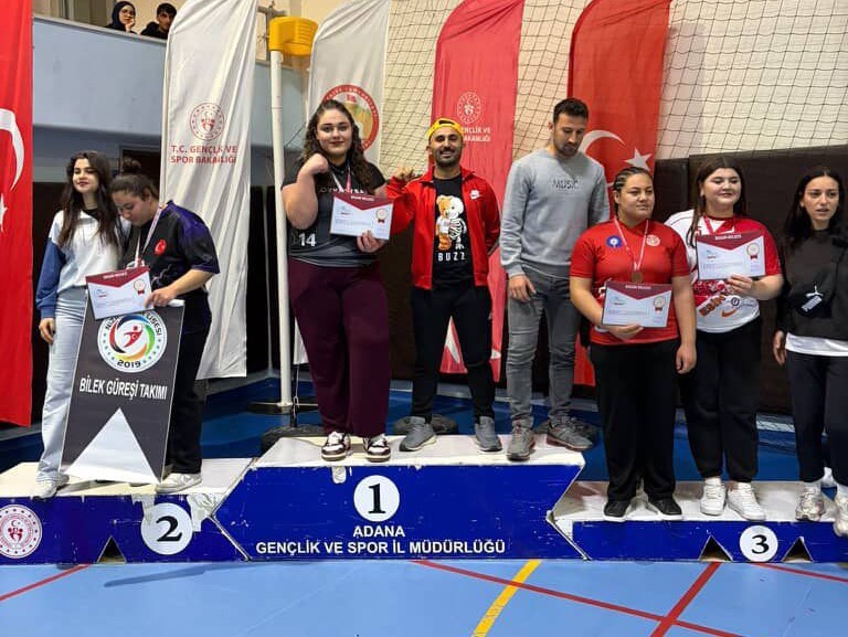 Tekirdağlı öğrenci bilek güreşinde Türkiye birincisi oldu