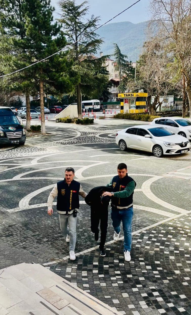 Otobüste uyuşturucu operasyonu: 700 hap ele geçirildi