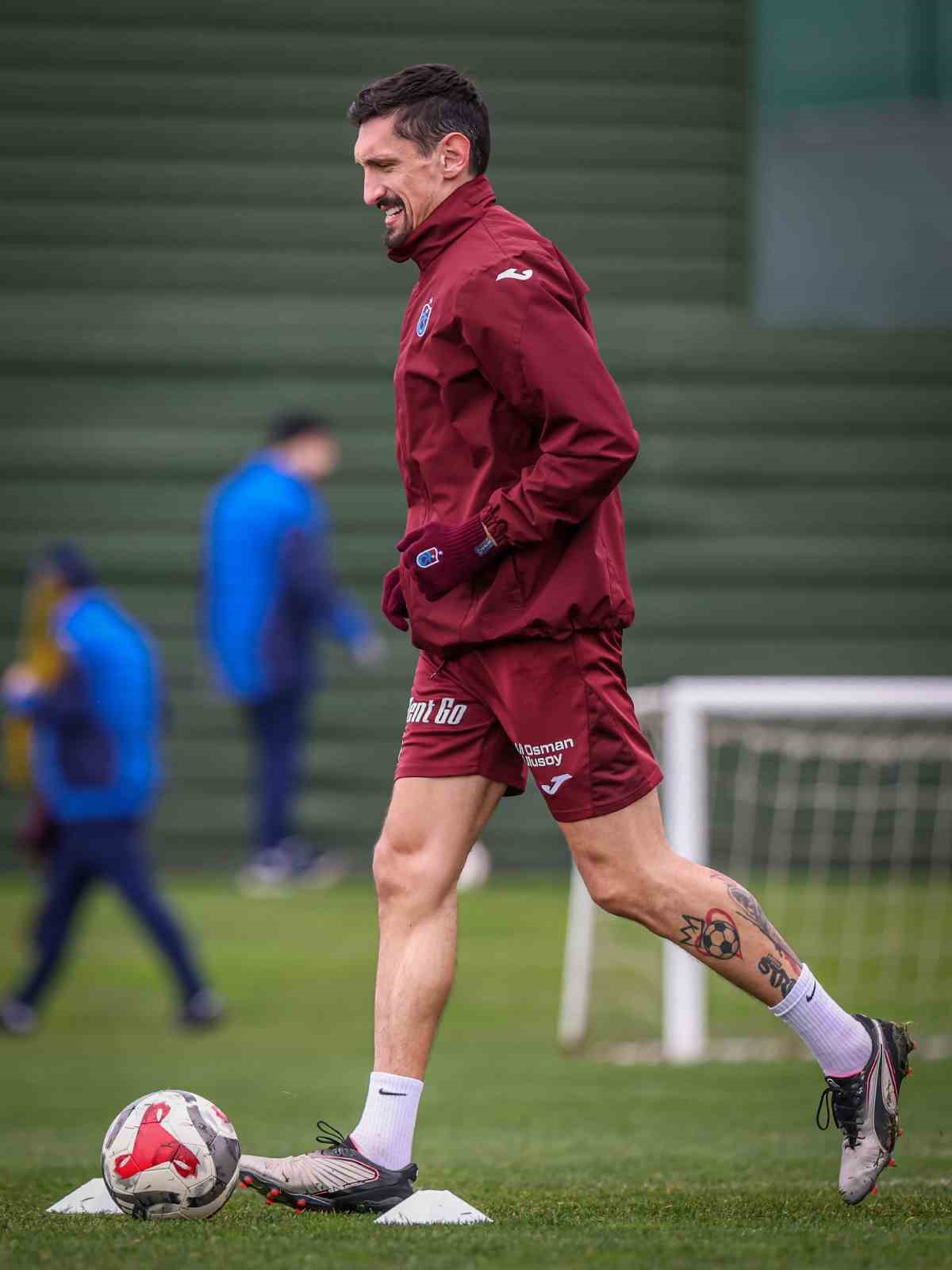 Trabzonspor, Fenerbah&ccedil;e ma&ccedil;ı hazırlıklarını s&uuml;rd&uuml;rd&uuml;
