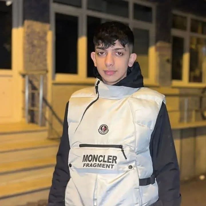 Akranı tarafından &ouml;ld&uuml;r&uuml;len 16 yaşındaki &ccedil;ocuk defnedildi
