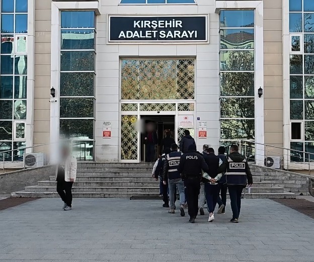Kırşehir&rsquo;de dolandırıcılık operasyonu: 4 tutuklama
