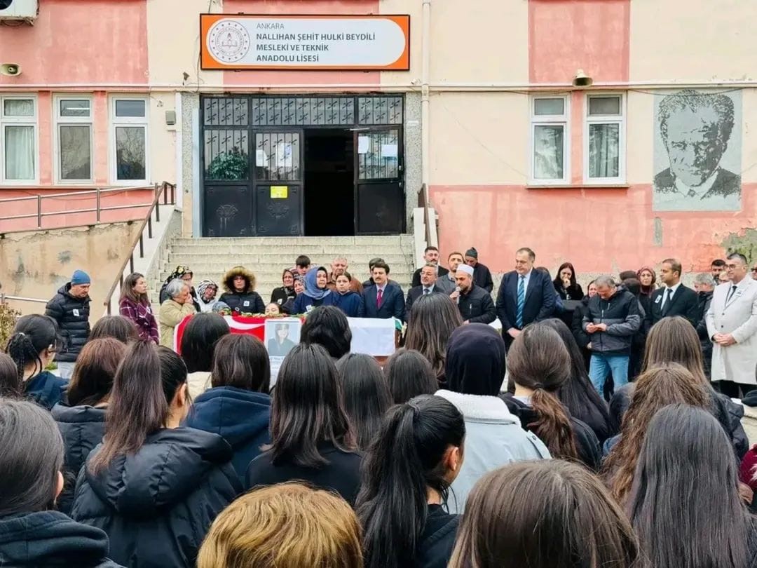 Trafik kazasında hayatını kaybeden Elif Nisa toprağa verildi