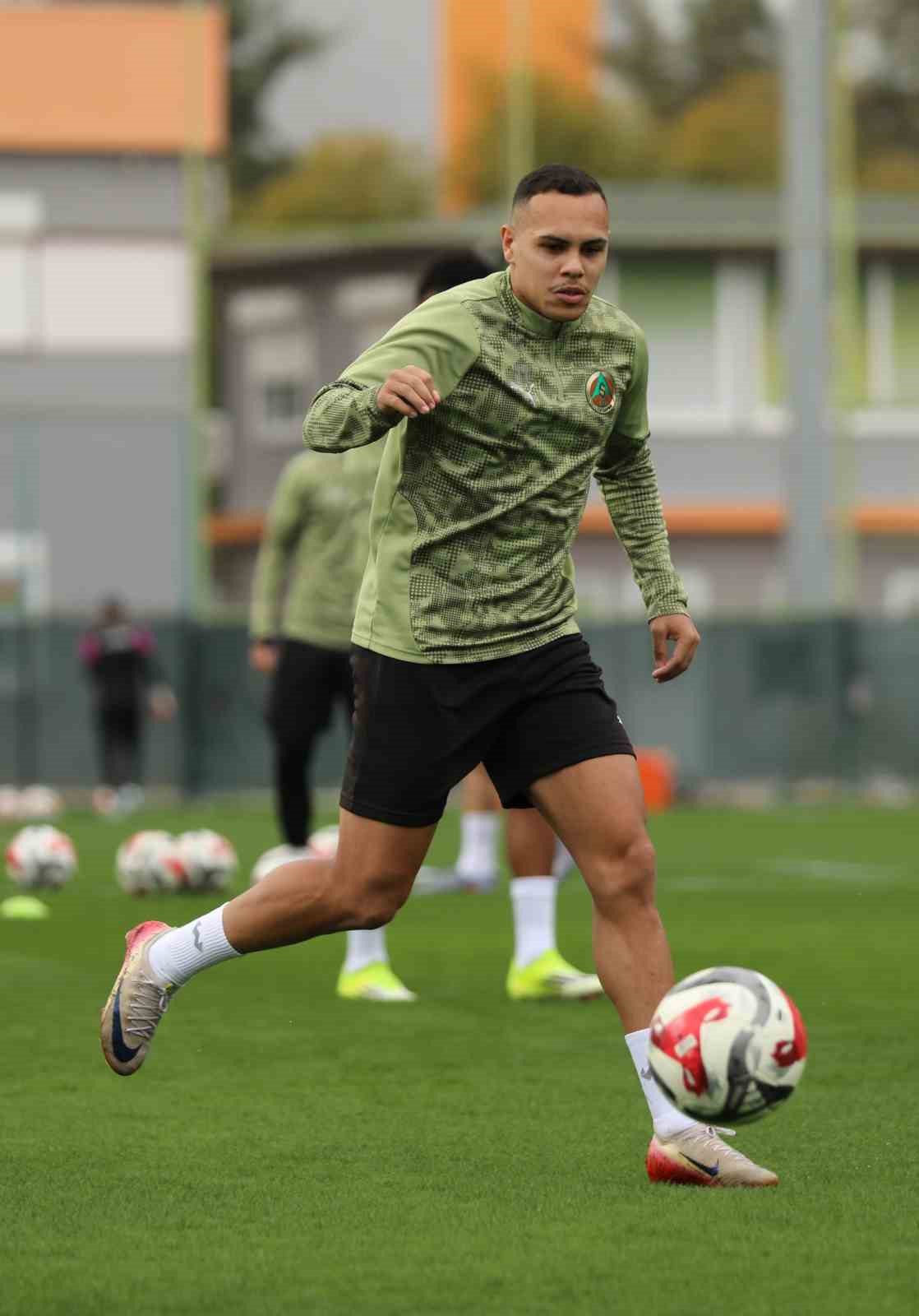 Alanyaspor, Konyaspor ma&ccedil;ı hazırlıklarına başladı
