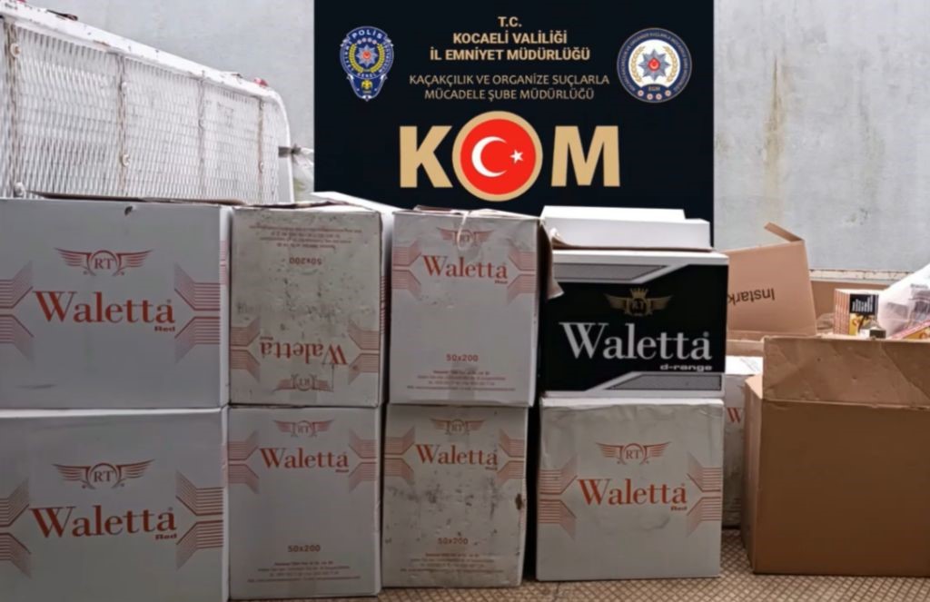 Kocaeli&rsquo;de 500 bin lira değerinde ka&ccedil;ak t&uuml;t&uuml;n ve makaron ele ge&ccedil;irildi
