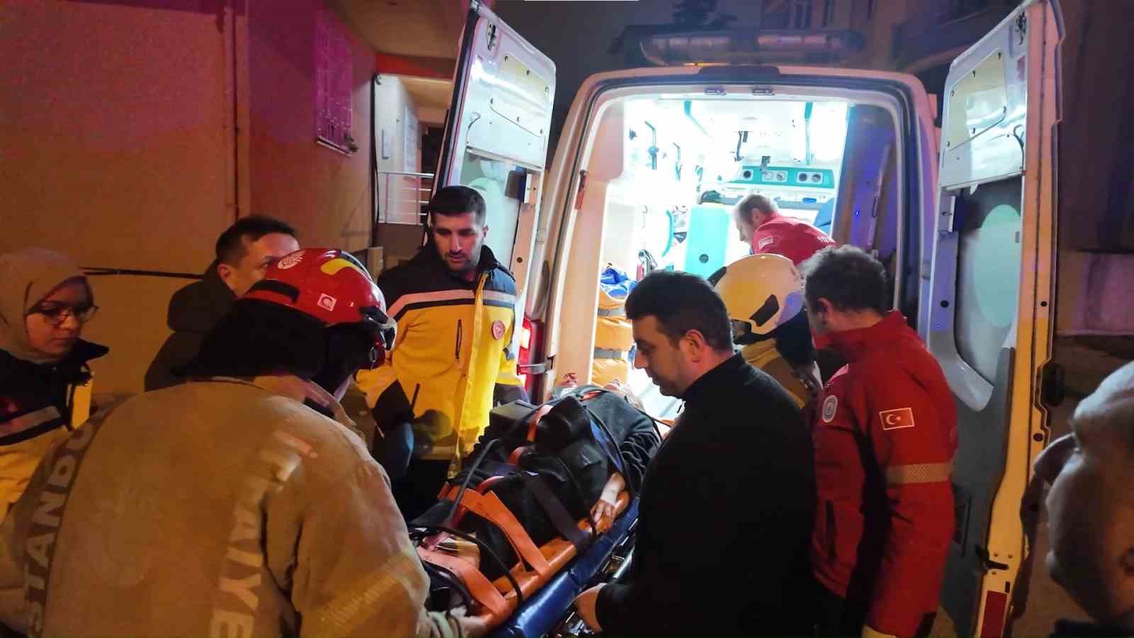 Kartal&rsquo;da alkoll&uuml; taksi s&uuml;r&uuml;c&uuml;s&uuml; 5 metrelik dereye u&ccedil;tu
