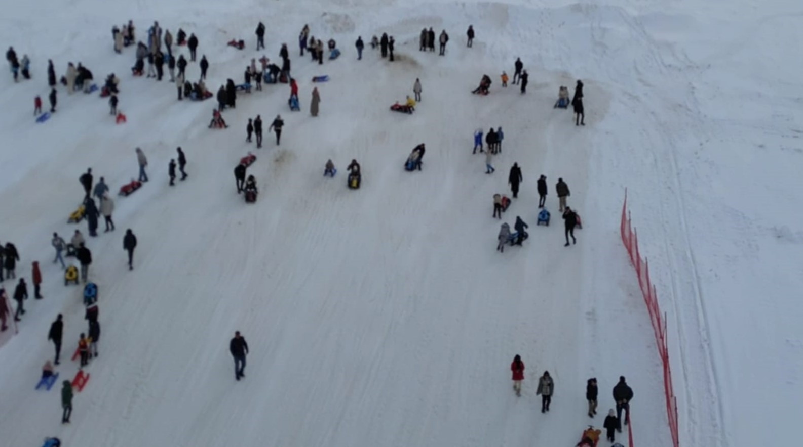 Kayak tesislerindeki yoğunluk havadan g&ouml;r&uuml;nt&uuml;lendi
