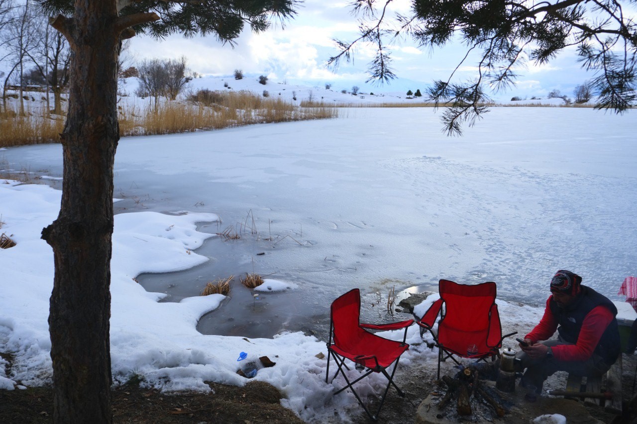 Kemah&rsquo;taki Ardos G&ouml;l&uuml; dondu: Bin 660 rakımlı buz g&ouml;l&uuml; drone ile g&ouml;r&uuml;nt&uuml;lendi
