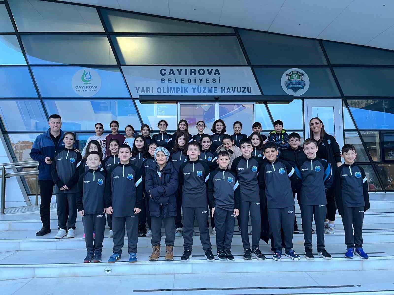 Çayırovalı yüzücüler yarışlardan 27 madalyayla döndü