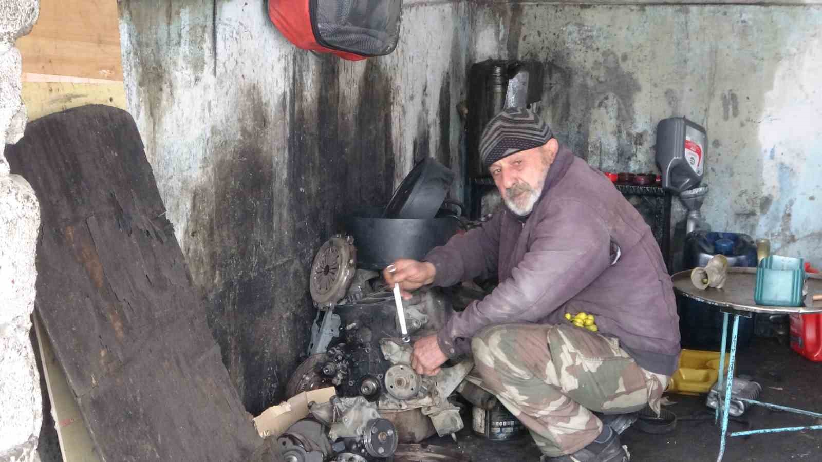 Malatya&rsquo;da tezgah başında yarım asrı deviren ustalar &ccedil;ırak bulamıyor
