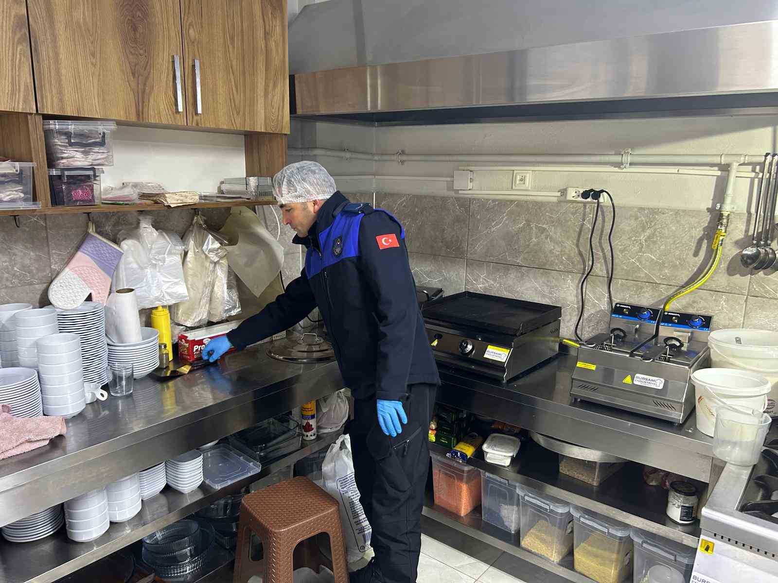 Bilecik&rsquo;te son kullanma tarihi ge&ccedil;miş &uuml;r&uuml;nlere zabıta engeli
