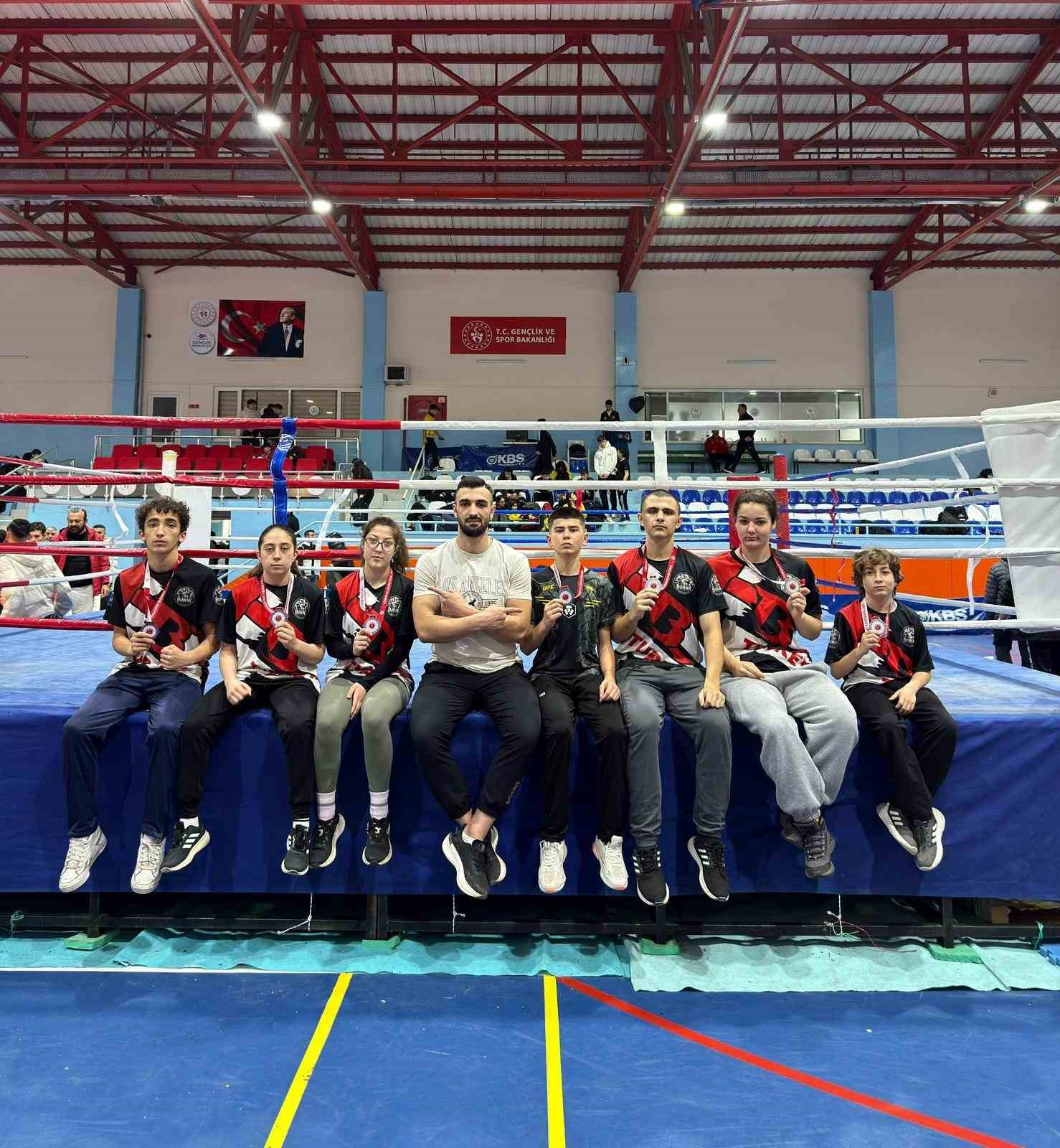 Bilecikli sporcular Muaythai Marmara B&ouml;lge Şampiyonası&rsquo;nda derece yaptı
