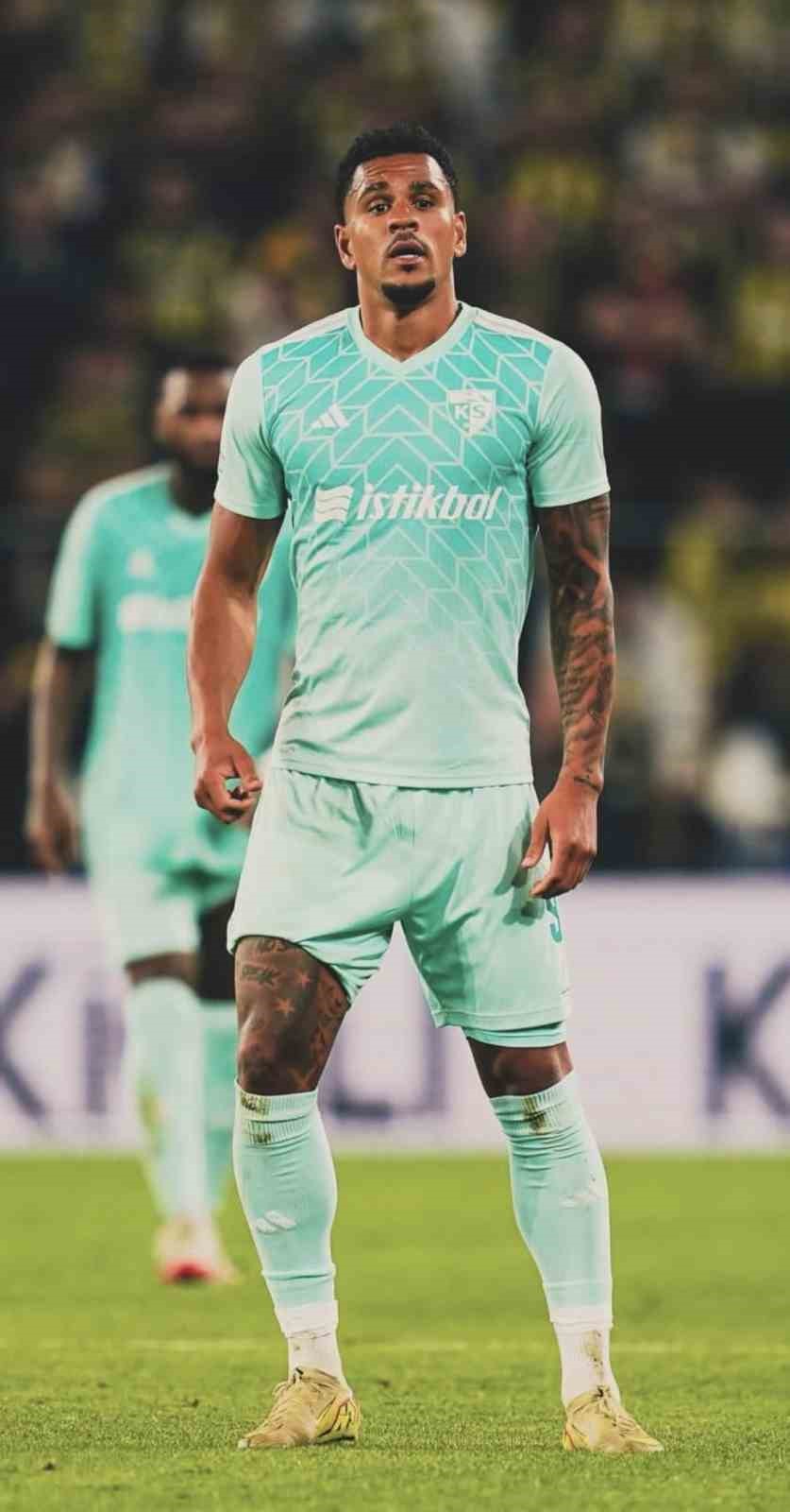 Kayserispor’da Rus golcü Onugkha kadro dışı kaldı