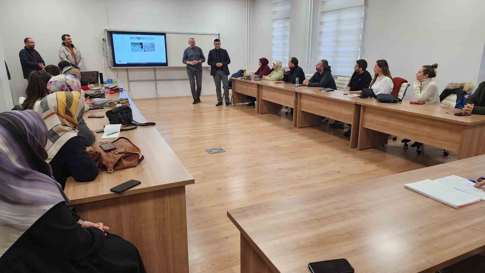 Kütahya’da öğretmenlere yönelik TÜBİTAK proje hazırlama eğitimi başladı