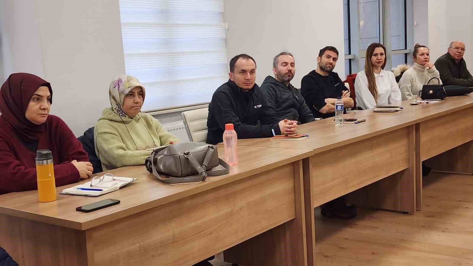 K&uuml;tahya&rsquo;da &ouml;ğretmenlere y&ouml;nelik T&Uuml;BİTAK proje hazırlama eğitimi başladı
