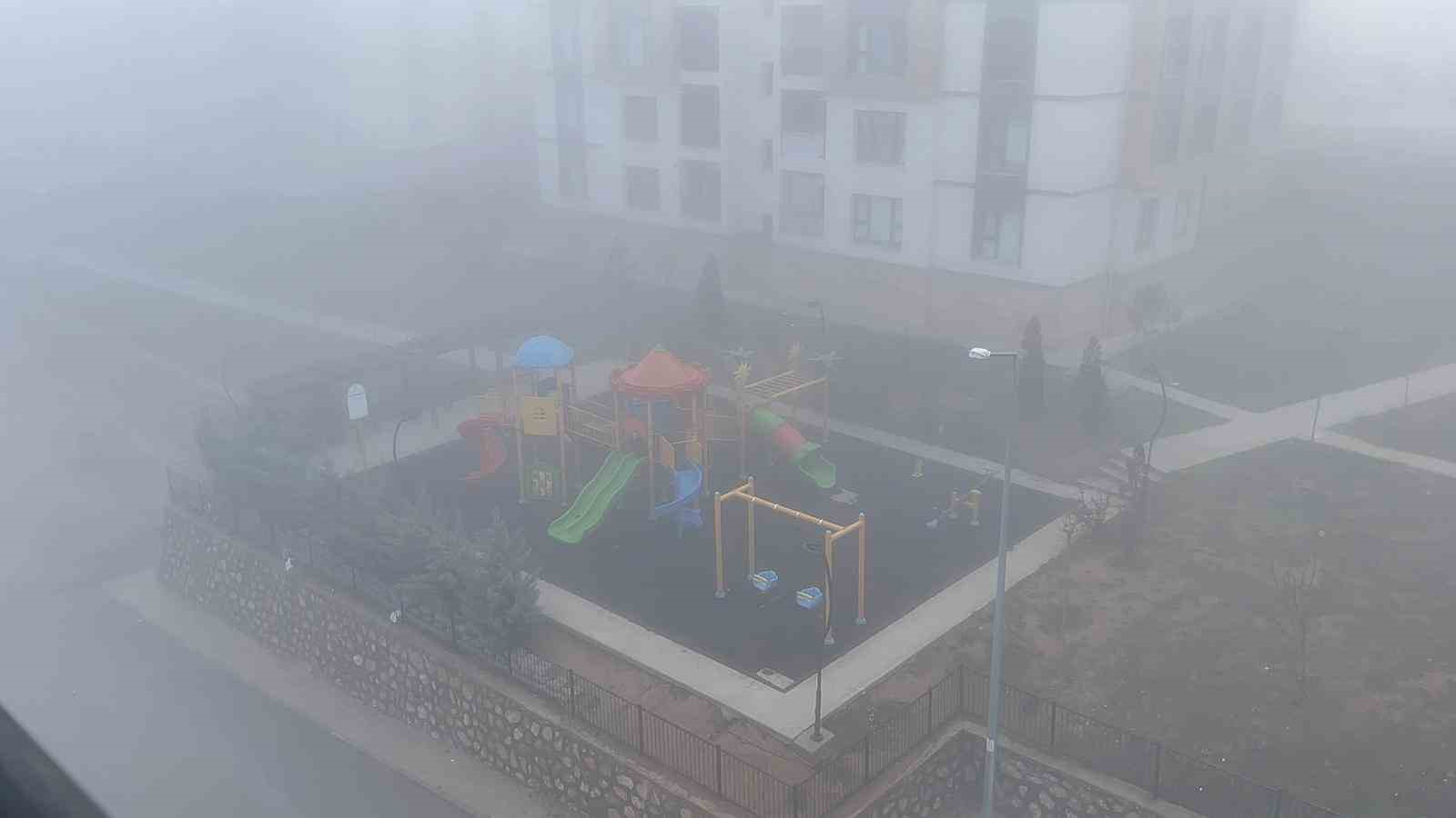 Elazığ&rsquo;ın y&uuml;ksek kesimlerinde sis etkili oldu
