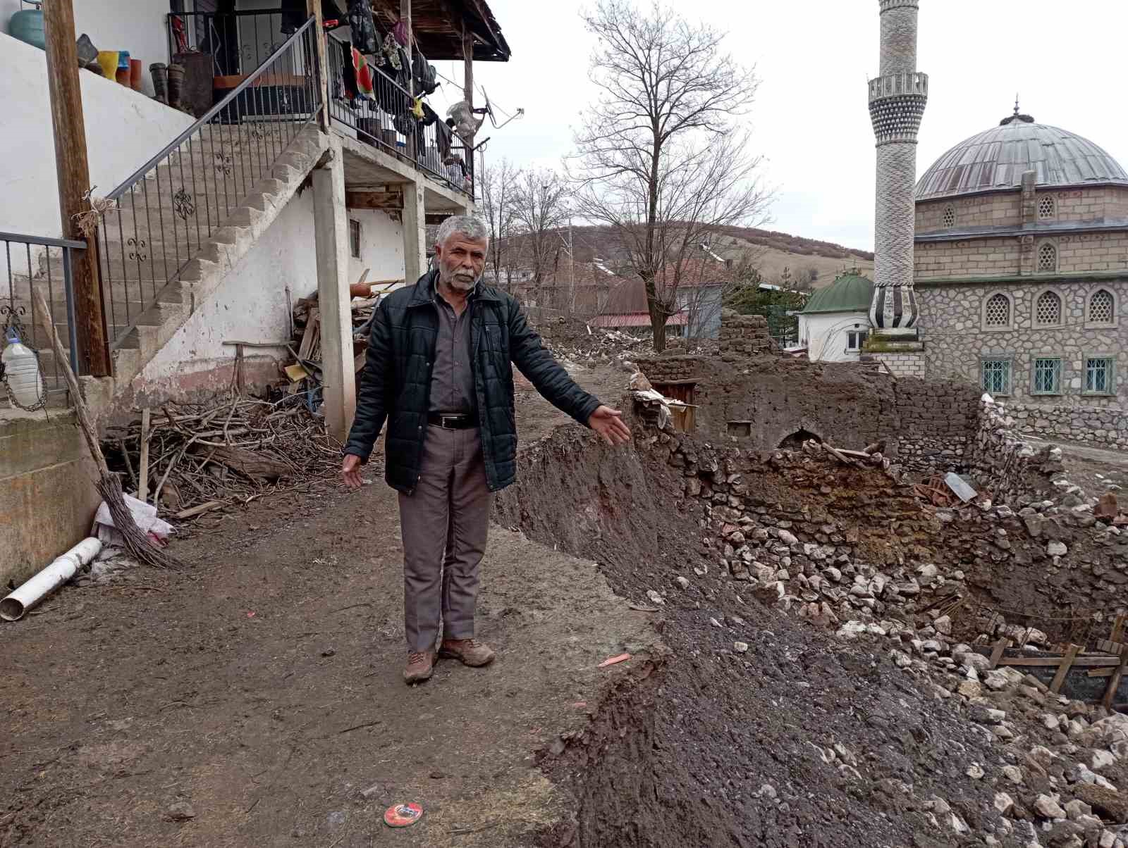 Tokat’ta aşırı yağış mahallede hasara yol açtı
