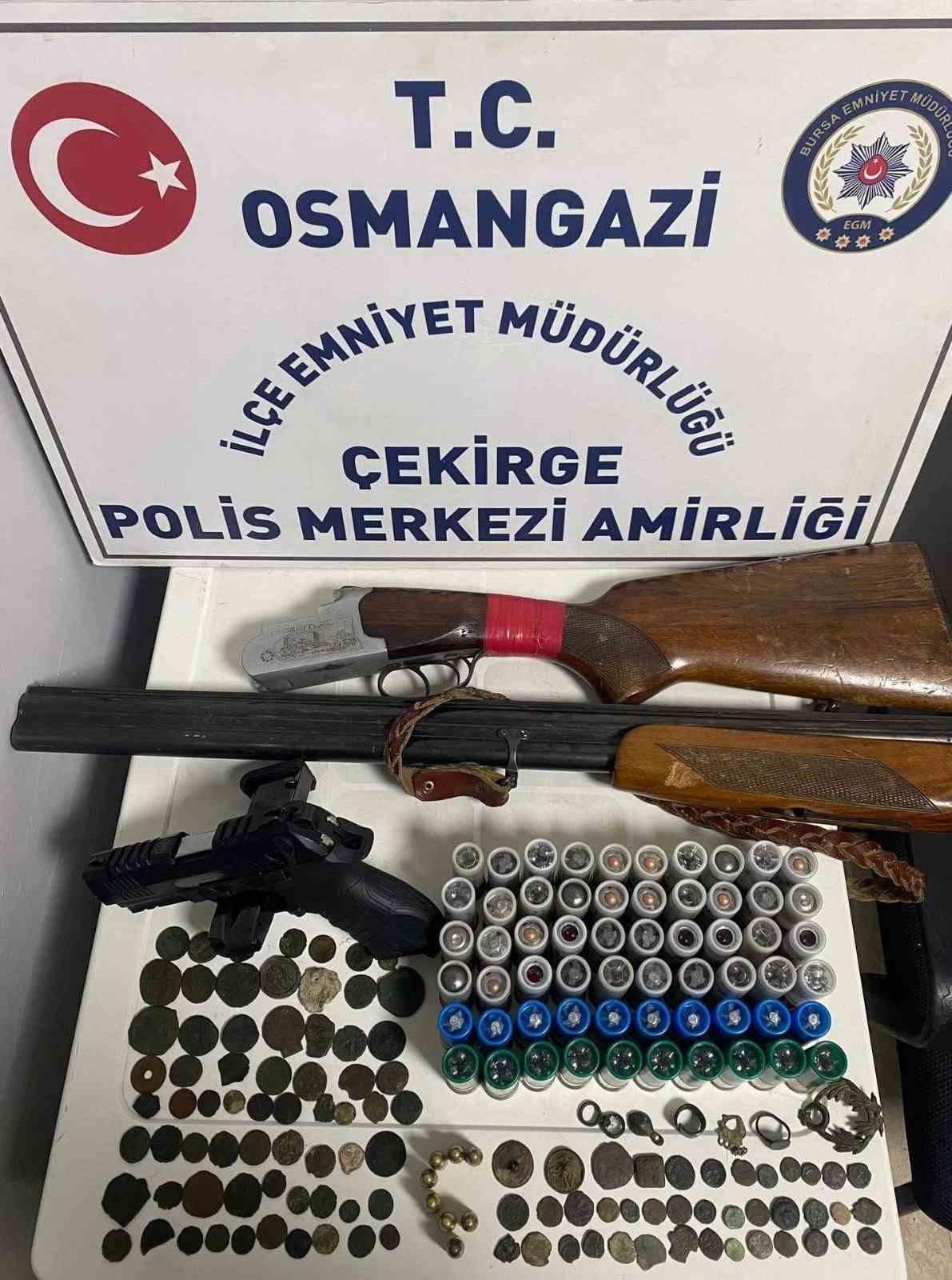 Bursa&rsquo;da tarihi eser ve ruhsatsız silah operasyonu
