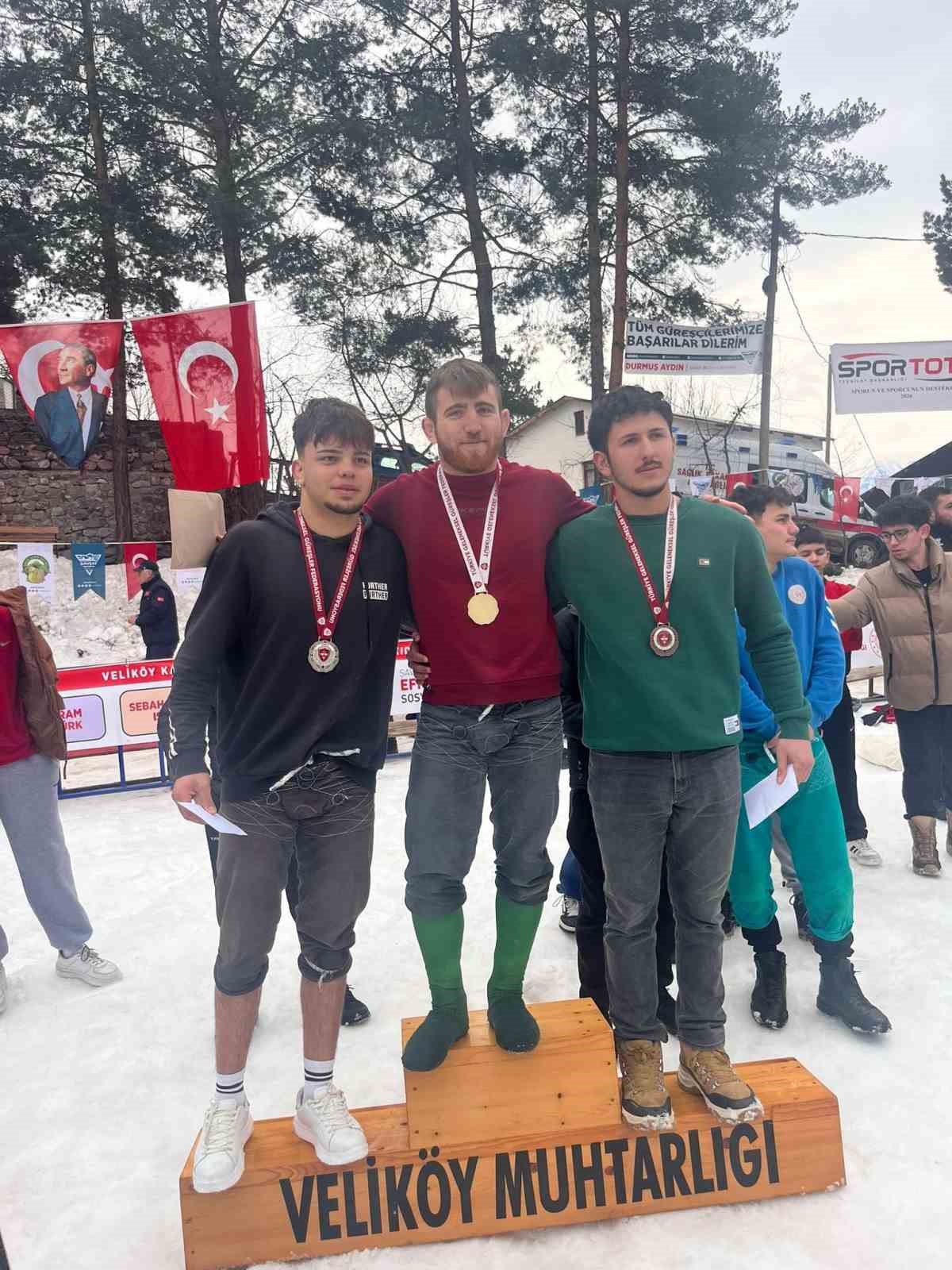 Karakucak g&uuml;reşlerinde 2 şampiyon birden
