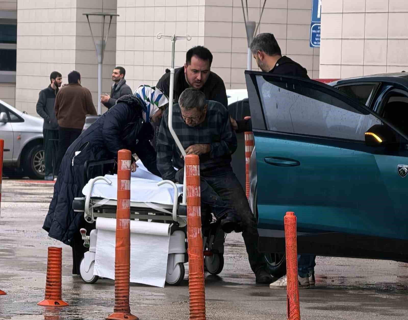 Çatıdan düşen adam yaralandı