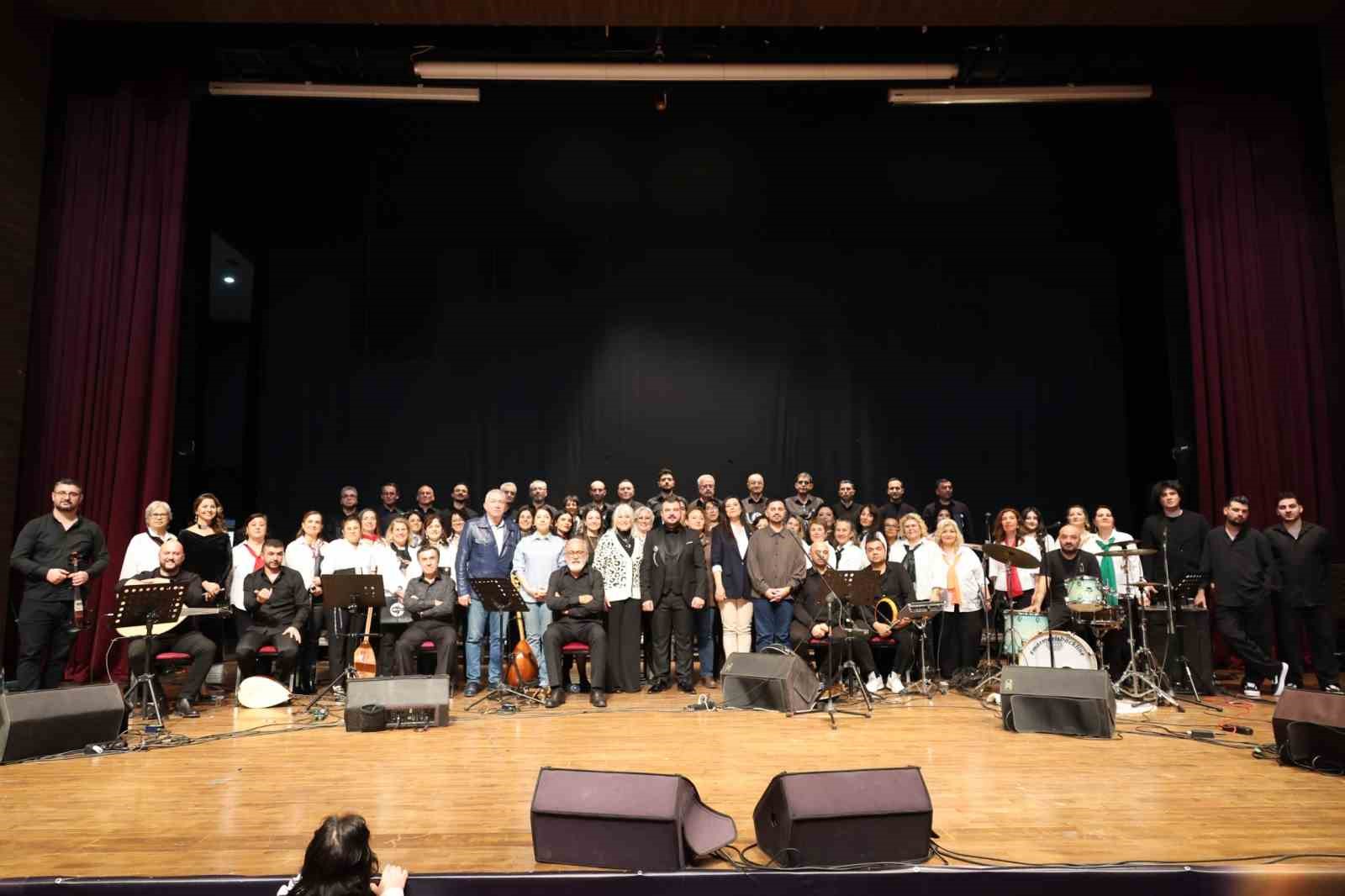 Menteşe Korosu Barış Man&ccedil;o&rsquo;yu konser ile andı
