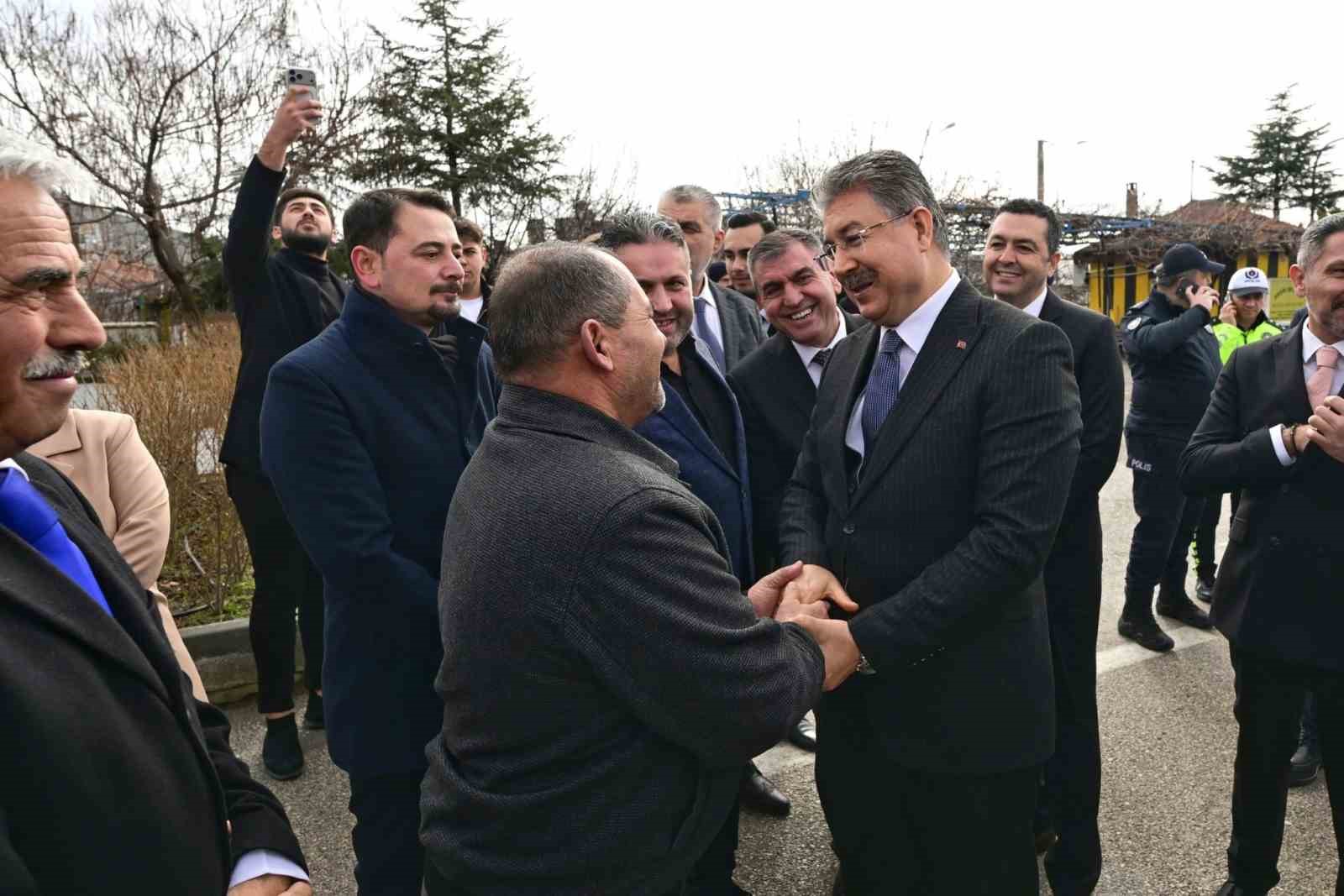 Vali Dr. Erdin&ccedil; Yılmaz Sivrihisar&rsquo;da coşkuyla karşılandı
