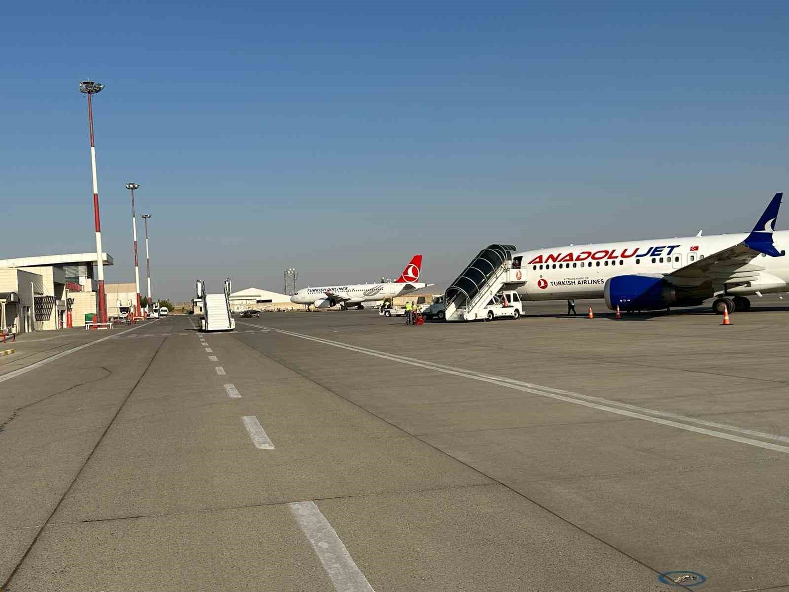 Şırnak Şerafettin Elçi Havalimanı ocak ayında 31 bin 415 yolcuya hizmet verdi