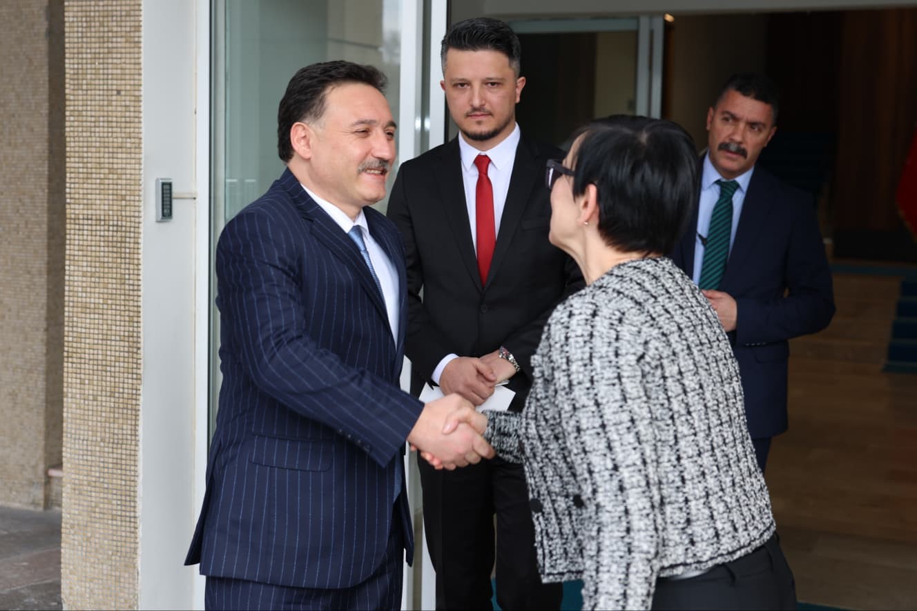 B&uuml;y&uuml;kel&ccedil;i Gabriele Juen&rsquo;den Vali &Ccedil;i&ccedil;ek&rsquo;e ziyaret
