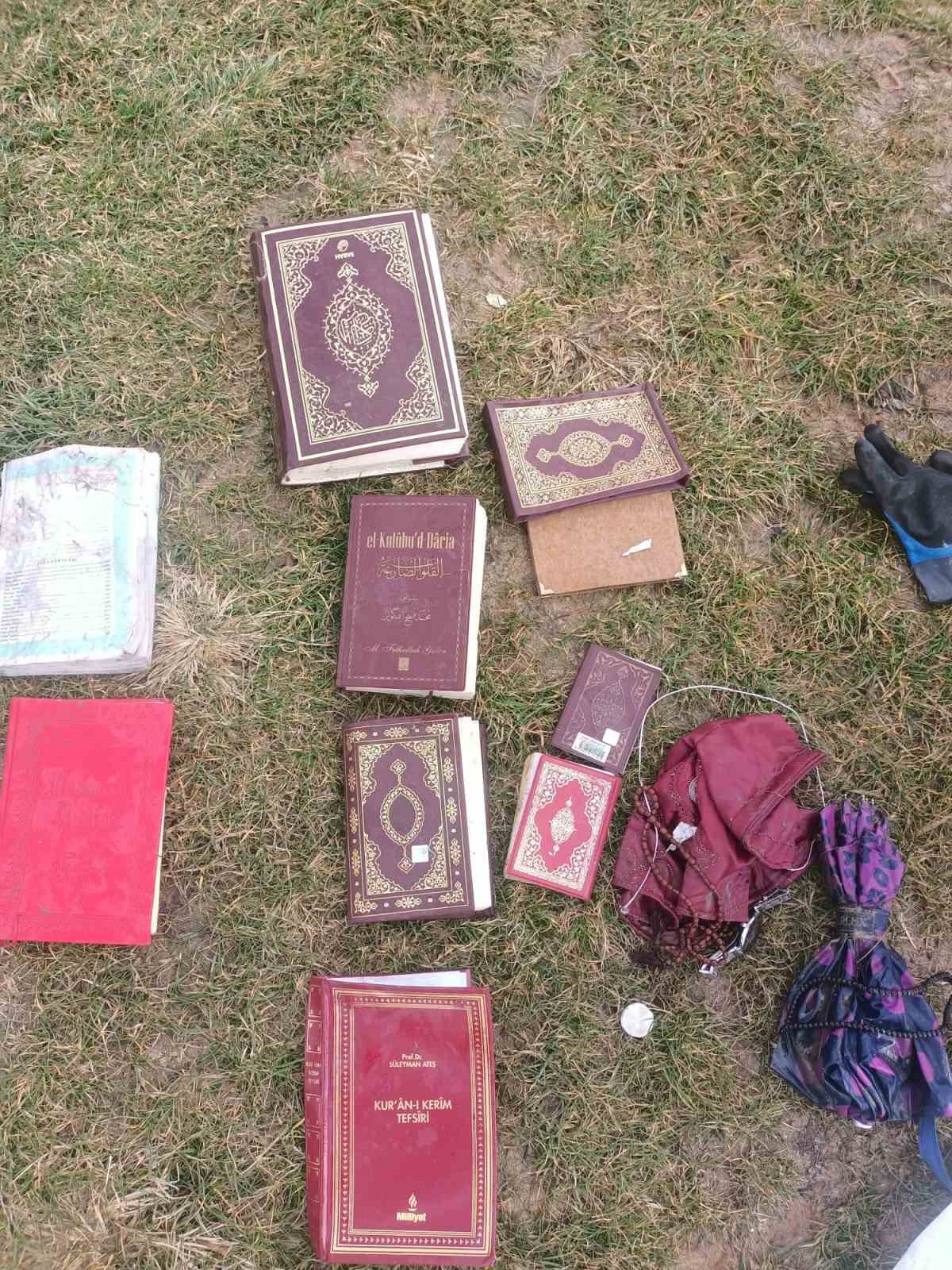 Batman&rsquo;da İluh Deresine atılan Kur&rsquo;an-ı Kerim ve dini kitaplar &ccedil;ıkarıldı
