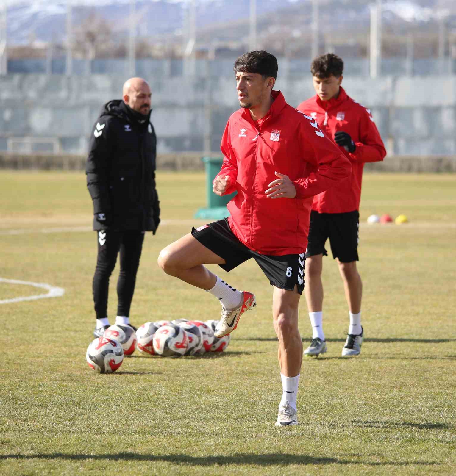 İsmet Taşdemir: "Hedef bu sene zor gibi"
