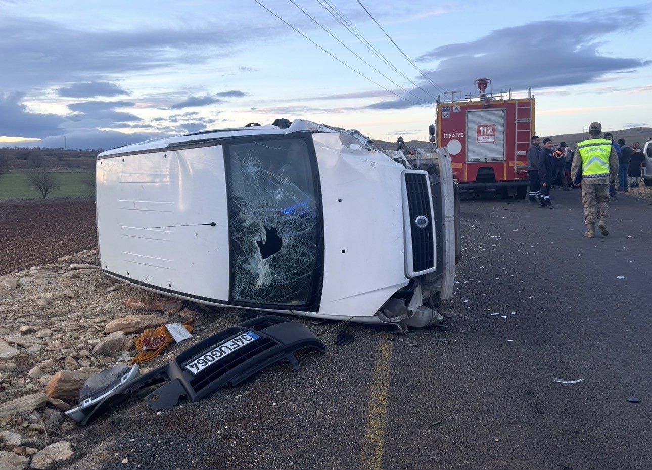 Mardin’de iki araç kafa kafaya çarpıştı: 4 yaralı