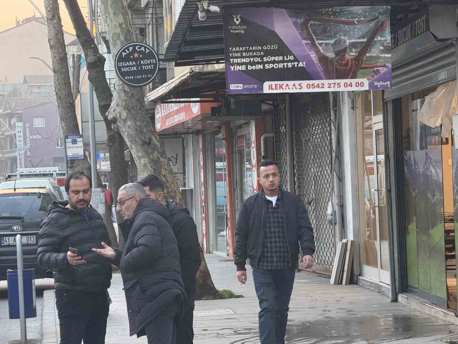 Çay ocağına pompalı tüfekle ateş açıldı, 2 kişi yaralandı